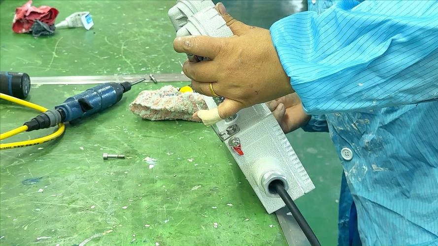 工业安全之光 双头防爆应急照明灯在工厂环境中的关键作用与技术选型